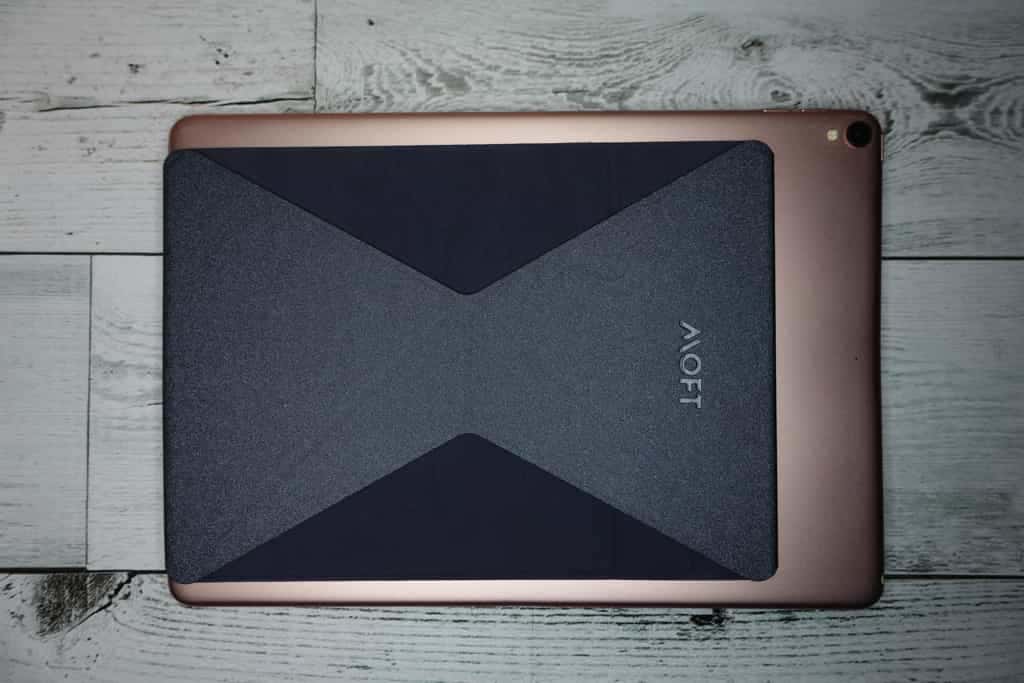 iPadにMOFT取り付け